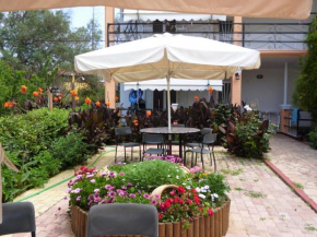 Отель Kostas Apartments & studios  Агиос Георгиос